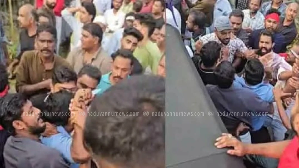  ഓമശ്ശേരിയിൽ കൊട്ടിക്കലാശത്തിന് സി.പി.എം പ്രവർത്തകൻ എത്തിയത് കത്തിയുമായി