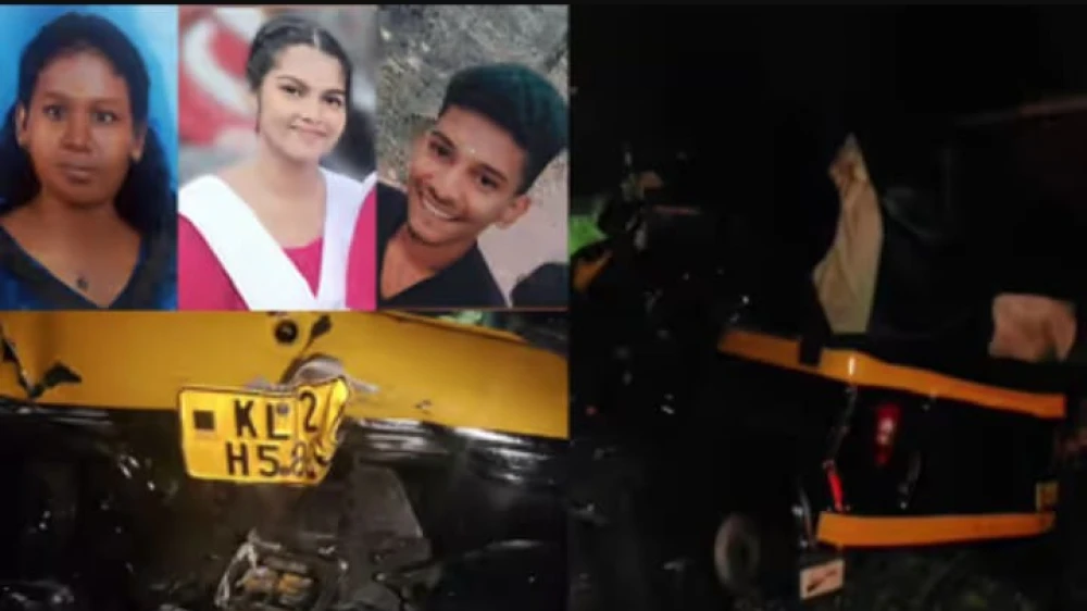  കൊല്ലത്ത് ശബരിമല തീർത്ഥാടകർ സഞ്ചരിച്ച ബസ്സും ഓട്ടോറിക്ഷയും കൂട്ടിയിടിച്ച് മൂന്ന് പേര്‍ മരിച്ചു