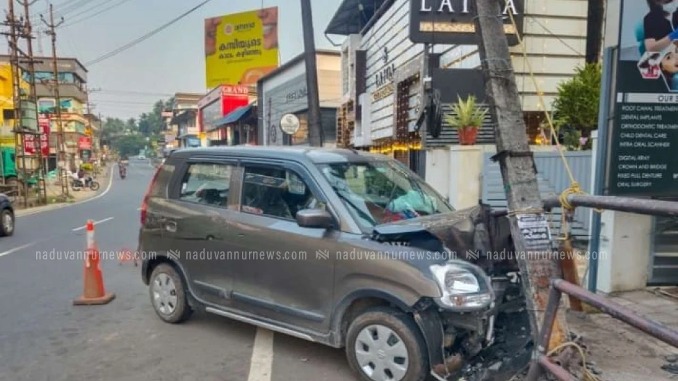  താമരശ്ശേരിയിൽ കാർ വൈദ്യുതി തൂണിൽ ഇടിച്ച് അപകടം
