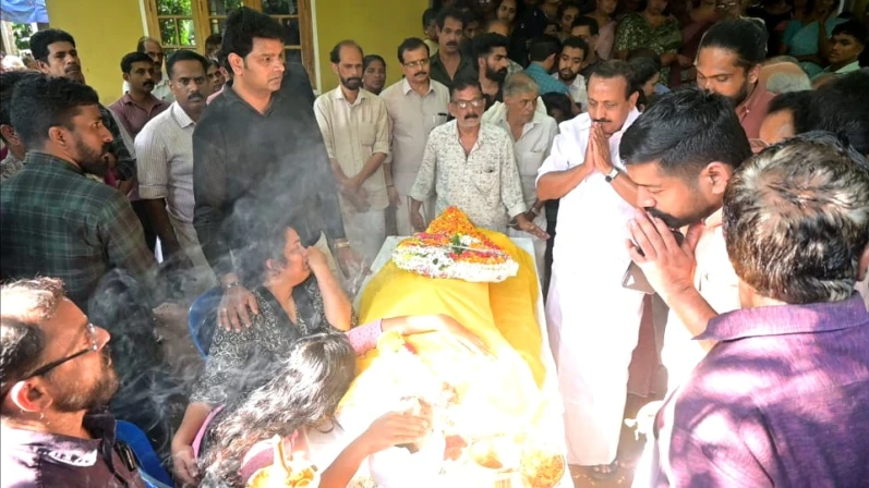  ആഹ്ലാദ പ്രകടനത്തിനിടെ സ്കൂട്ടർ പൊട്ടിത്തെറിച്ച് മരിച്ച യുവാവിന്   യാത്രാമൊഴി