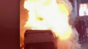 കോഴിക്കോട് റൈഞ്ച് റോവർ കാർ കത്തി നശിച്ചു