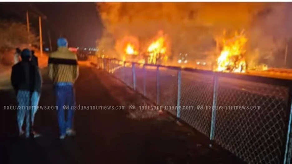  സ്ലീപ്പർ ബസ് കണ്ടെയ്നർ ലോറിയുമായി കൂട്ടിയിടിച്ച് കത്തി; 17 പേർ മരിച്ചു