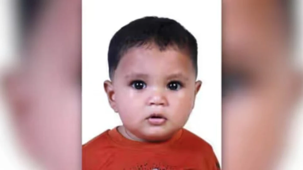  കല്ല് തൊണ്ടയിൽ കുടുങ്ങി ഒരു വയസ്സുകാരൻ മരിച്ചു