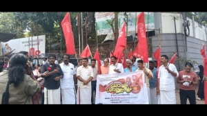 
                        ആർ.എസ്.പി. കോഴിക്കോട് ജില്ല കമ്മിറ്റിയുടെ നേതൃത്വത്തിൽ കലക്ടേറ്റിന് മുന്നിൽ നടത്തിയ ധർണ്ണ നടത്തി