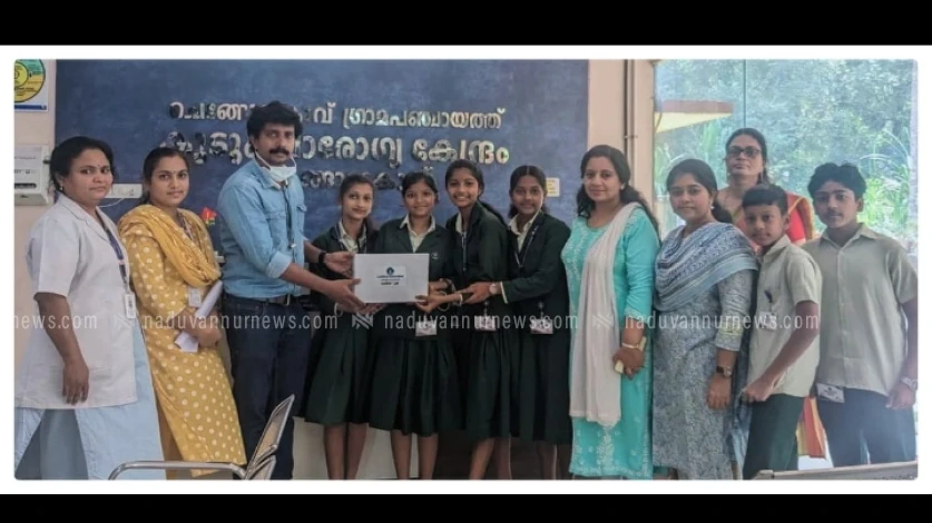 പൊയിൽക്കാവ് ഹയർ സെക്കന്ററി സ്കൂൾ വിദ്യാർത്ഥികൾ നിർമിച്ച മെഡിസിൻ കവർ കൈമാറി