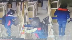 
                        ചാലക്കുടി ബാങ്ക് കൊള്ള: ഇരുട്ടിൽ തപ്പി പോലീസ്