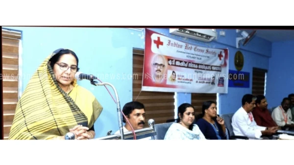 ഷംസുദ്ദീൻ ഏകരൂലിന് റെഡ്ക്രോസ് അവാർഡ് സമർപ്പിച്ചു