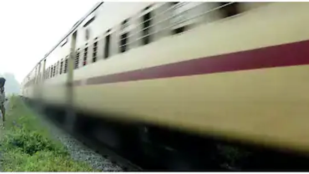  ഏറ്റുമാനൂരിൽ അമ്മയും രണ്ട് മക്കളും ട്രെയിനിനു മുന്നിൽ ചാടി മരിച്ചു