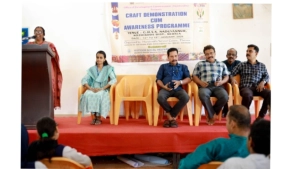 
                        ഹാൻഡിക്രാഫ്റ്റ് പരിശീലനവും ബോധവൽക്കരണ ക്ലാസും സംഘടിപ്പിച്ചു