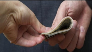 
                        കൈക്കൂലി വാങ്ങുന്നതിനിടെ സർവ്വെയർ ഉള്ളിയേരിയിൽ പിടിയിലായി