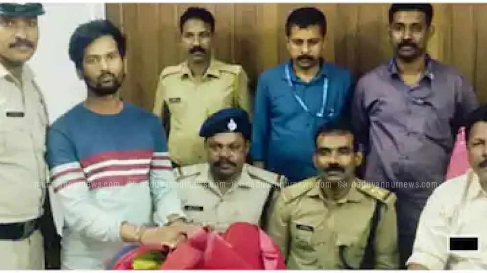 ചെങ്ങന്നൂരിൽ കുഴൽപ്പണ വേട്ട, രേഖകളില്ലാതെ കടത്തിക്കൊണ്ട് വന്നത് 32 ലക്ഷം രൂപ