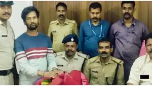 
                        ചെങ്ങന്നൂരിൽ കുഴൽപ്പണ വേട്ട, രേഖകളില്ലാതെ കടത്തിക്കൊണ്ട് വന്നത് 32 ലക്ഷം രൂപ