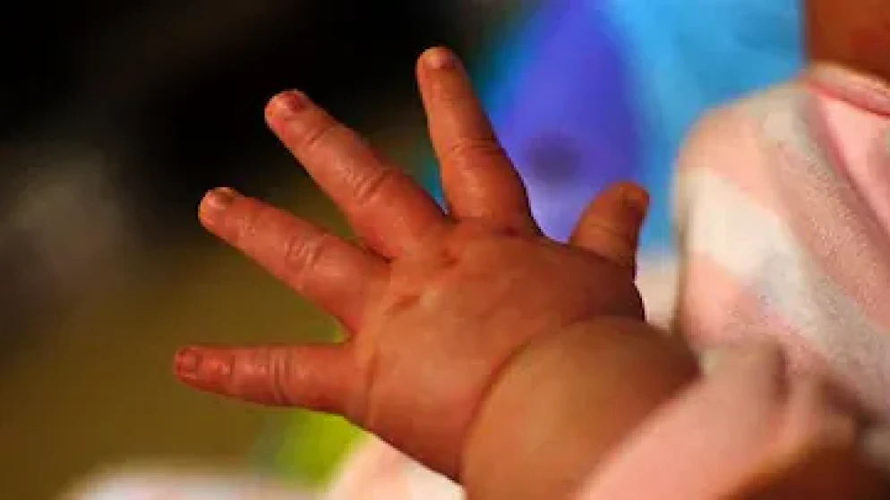 ഒമ്പതാം ക്ലാസിൽ പഠിക്കുന്ന പെൺകുട്ടി ആശുപത്രിയിൽ പ്രസവിച്ചു