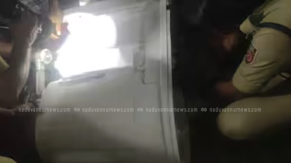 കളിക്കുന്നതിനിടയിൽ വാഷിംഗ് മെഷീനിൽ കാല് കുടുങ്ങിയ ബാലനെ ഫയർഫോഴ്സ് രക്ഷപ്പെടുത്തി