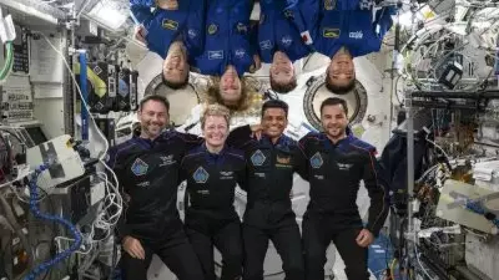  പതിനെട്ട് ദിവസത്തെ ദൗത്യം പൂർത്തിയാക്കി ശുഭാംശു ശുക്ലയും സംഘവും തിരിച്ചെത്തി