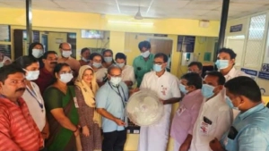 
                        അത്തോളിയിൽ ഉമ്മൻ ചാണ്ടി അനുസ്മരണം: ആരോഗ്യ കേന്ദ്രത്തിന് സഹായം നൽകി