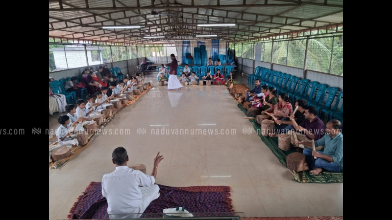  ജി.എച്ച്.എസ്.എസ്. നടുവണ്ണൂരിൽ വിദ്യാർത്ഥികൾക്കും, രക്ഷിതാക്കൾക്കും അദ്ധ്യാപകർക്കുമായി ചെണ്ട പരിശീലനം