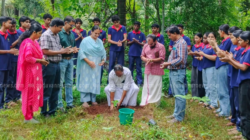 വാകയാട് ഹയർ സെക്കൻഡറിയിൽ നവദളങ്ങൾക്ക് തുടക്കം