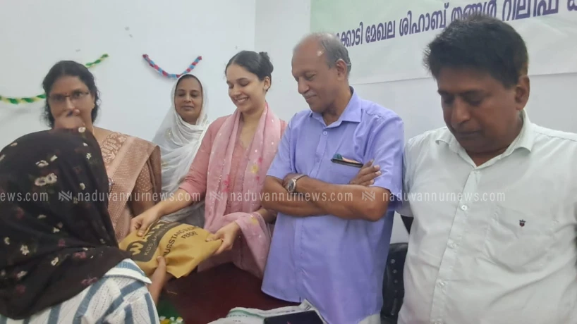 പെരുന്നാൾ പുതുവസ്ത്ര വിതരണം