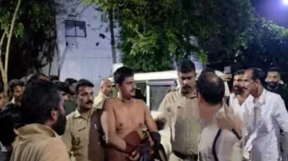 കൈതപൊയിലിൽ നിർത്തിയിട്ടിരുന്ന ബൊലേറോ വാഹനം  മോഷ്ടിക്കാൻ ശ്രമം; കയ്യോടെ പൊക്കി നാട്ടുകാർ