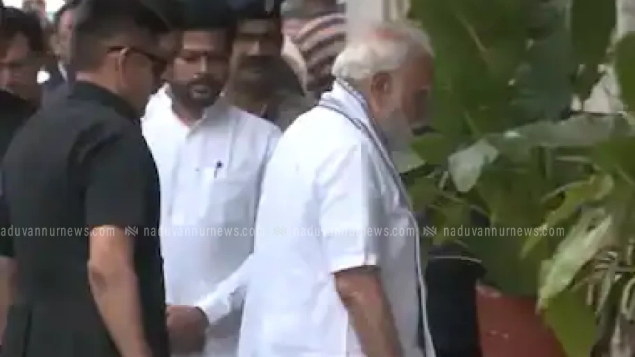 പ്രധാനമന്ത്രി അഹമ്മദാബാദിൽ, ആശുപത്രിയിലെത്തി പരിക്കേറ്റവരെ കണ്ടു