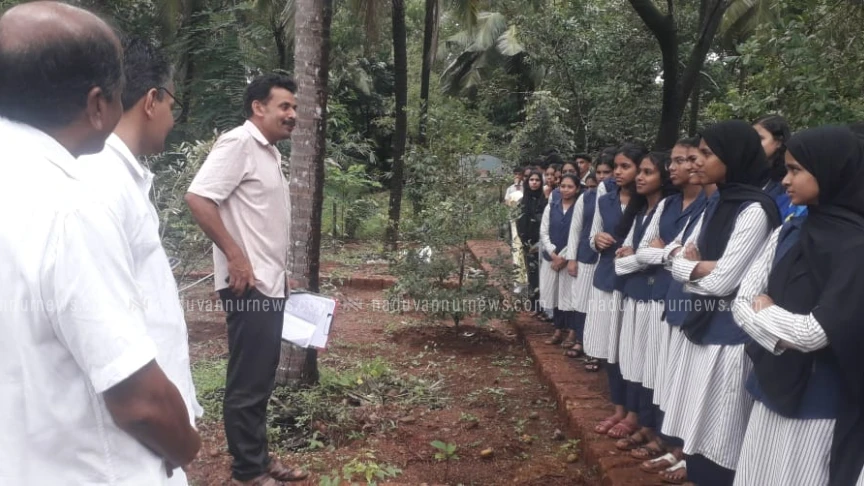  വിദ്യാവനത്തിലെ വൈവിധ്യം പരിശോധിക്കാൻ ജനിതക സംരക്ഷകൻ സലിം പിച്ചൻ എത്തി