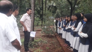
                        വിദ്യാവനത്തിലെ വൈവിധ്യം പരിശോധിക്കാൻ ജനിതക സംരക്ഷകൻ സലിം പിച്ചൻ എത്തി