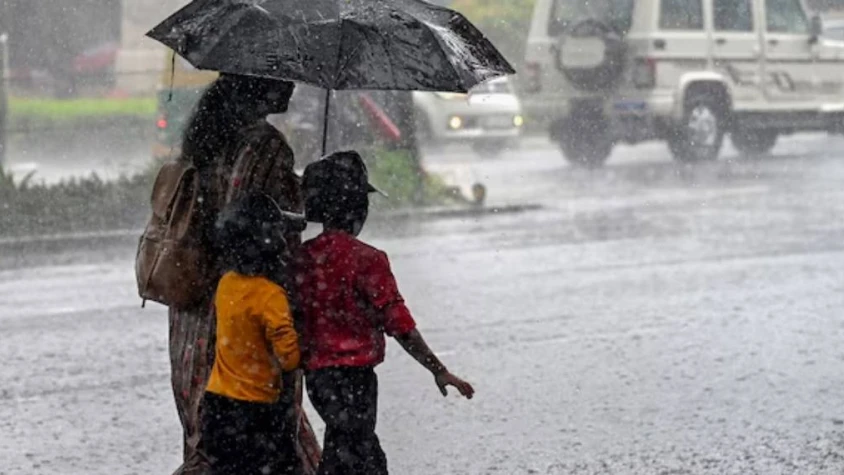  സംസ്ഥാനത്ത് കനത്ത മഴ തുടരുന്നു; ഇന്ന് അഞ്ച് ജില്ലകളില്‍ റെഡ് അലേര്‍ട്ട്