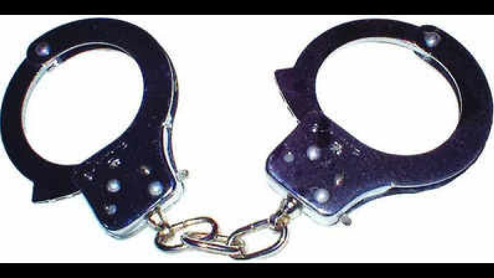 വാഹന പരിശോധനക്കിടെ പൊലീസ് ഉദ്യോഗസ്ഥനെ കാർ ഇടിച്ച് കൊലപ്പെടുത്താൻ ശ്രമം;രണ്ട് പേർ അറസ്റ്റിൽ