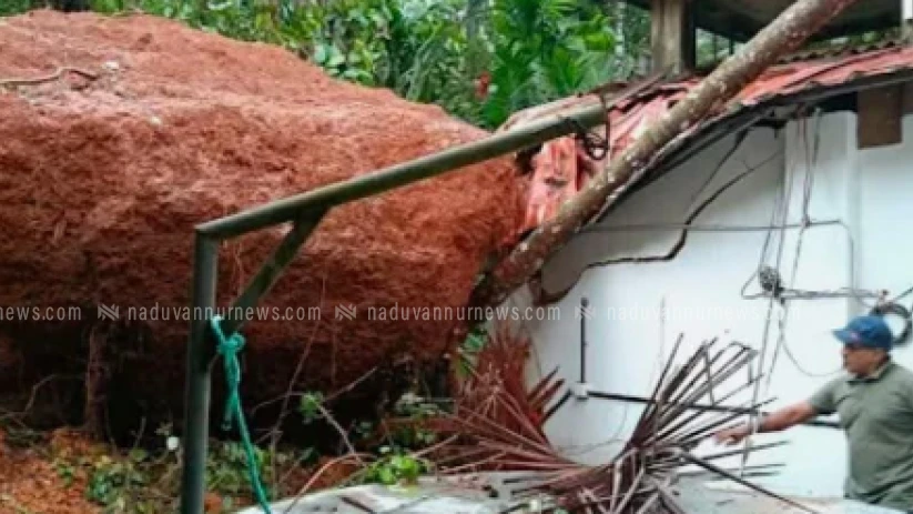 ഉള്ളിയേരി കുറ്റിയിൽ കുന്നിൽ കുന്നിടിഞ്ഞ് അപകട ഭീഷണിയിൽ