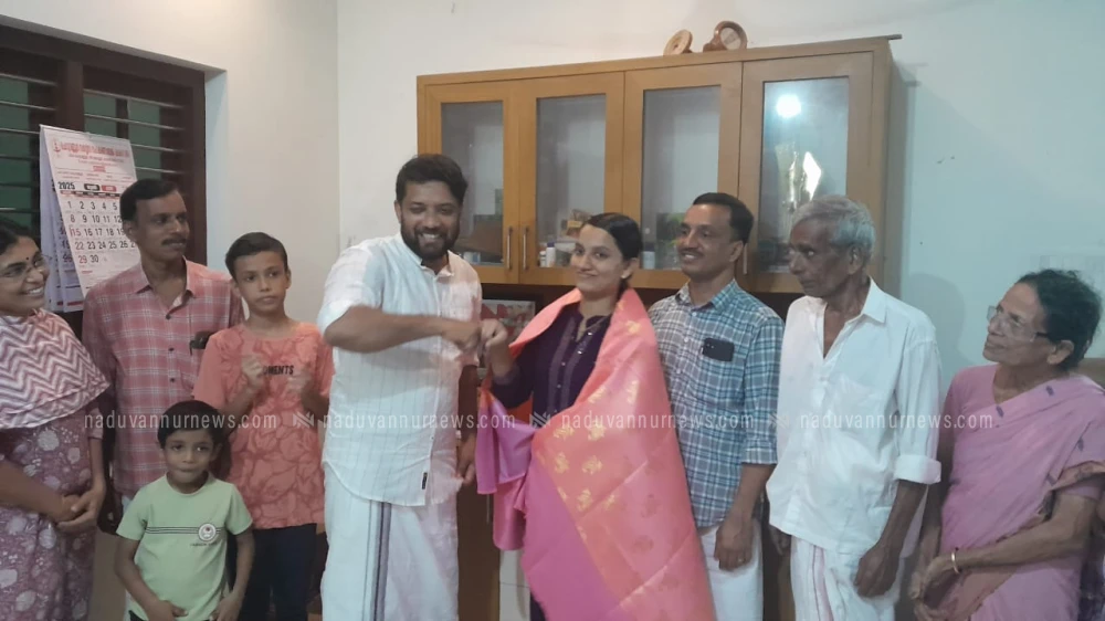 ദീപ്നിയയ്ക്ക് ഷാഫി പറമ്പിൽ എം.പിയുടെ ആദരവ്