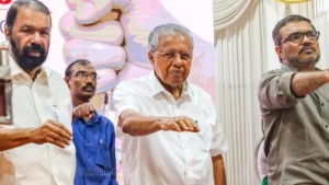 
                        അധ്യാപകർക്ക് കുട്ടികളുടെ ബാഗ് പരിശോധിക്കാം: മുഖ്യമന്ത്രി