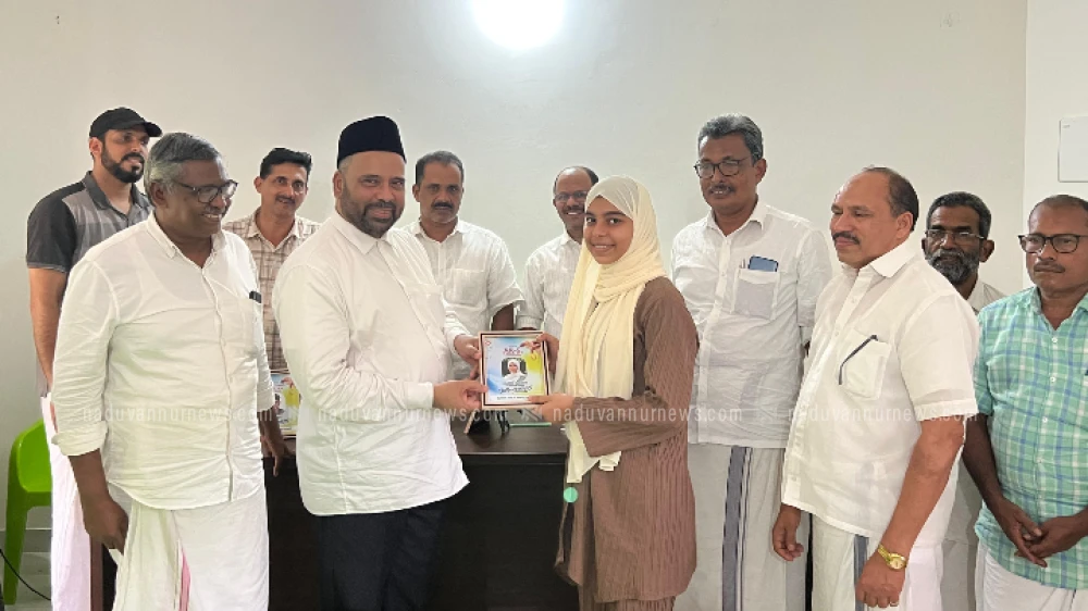  പൂനത്തെ ഉന്നത വിജയികളെ റിലീഫ് കമ്മിറ്റി അനുമോദിച്ചു