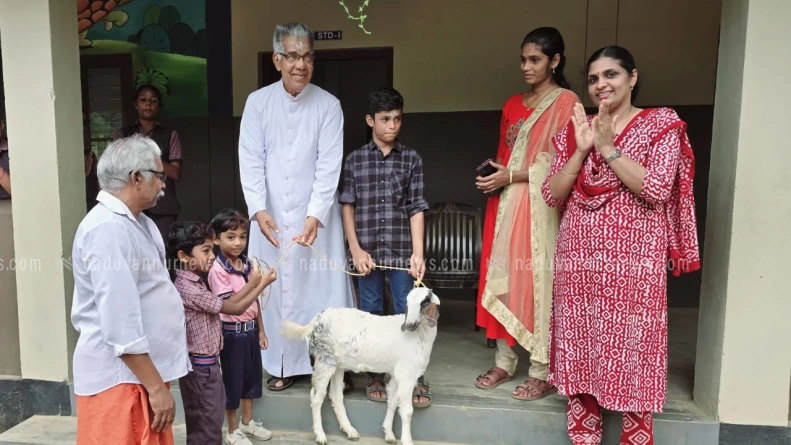പിറന്നാൾ ദിനത്തിൽ വിദ്യാർത്ഥികൾക്ക് വേറിട്ട സമ്മാനം നൽകി അൻസിൽ മാതൃകയായി