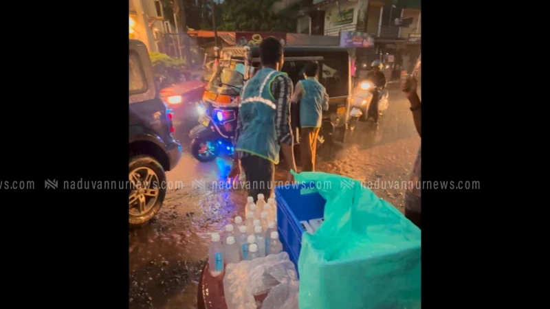  കോരിച്ചൊരിയുന്ന മഴയത്തും ആവേശം ചോരാതെ ഇഫ്താർ ടെന്റൊരുക്കി എസ്.കെ.എസ്.എസ്.എഫ്.