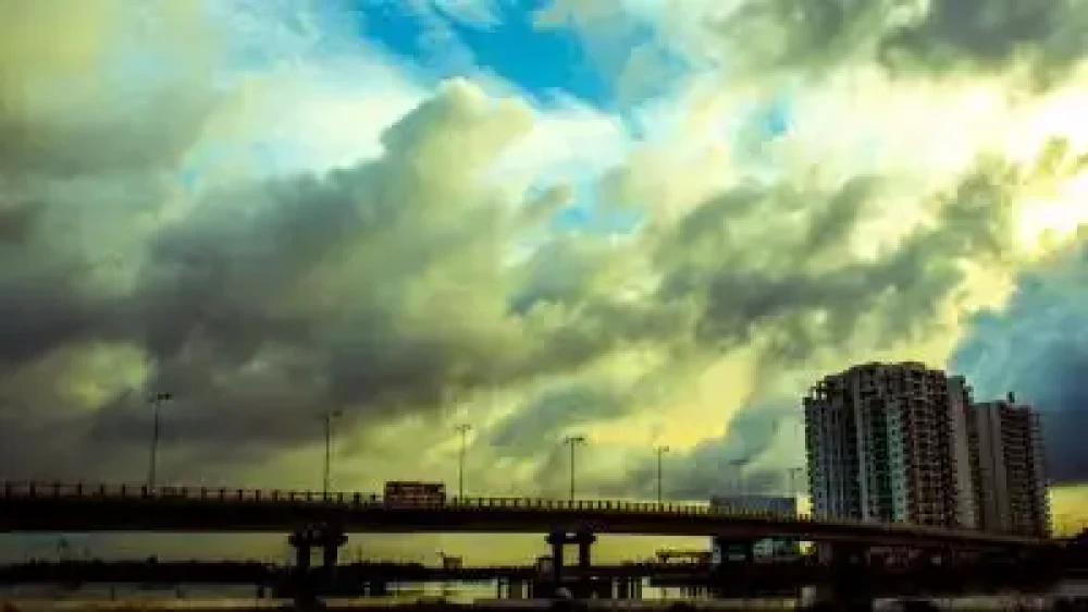  ശക്തമായ കാറ്റിനും മഴയ്ക്കും സാധ്യത, രണ്ട് ജില്ലകളിൽ യെല്ലോ അലർട്ട്