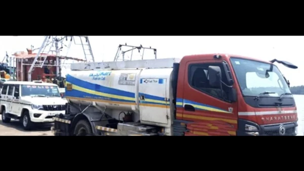 ബേപ്പൂർ ഫിഷിങ് ഹാർബറിൽ  6000 ലിറ്റർ അനധികൃത ഡീസൽ പിടിച്ചു