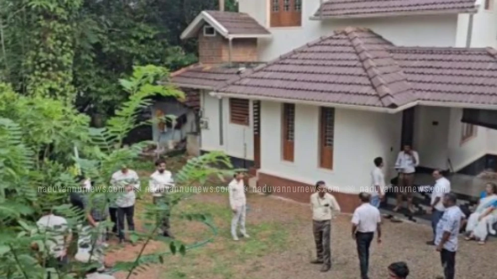 അമ്മയെ വീട്ടിൽ നിന്നും പുറത്താക്കിയ മകനെ റവന്യൂ വകുപ്പ് വീട്ടിൽ നിന്നും പുറത്താക്കി