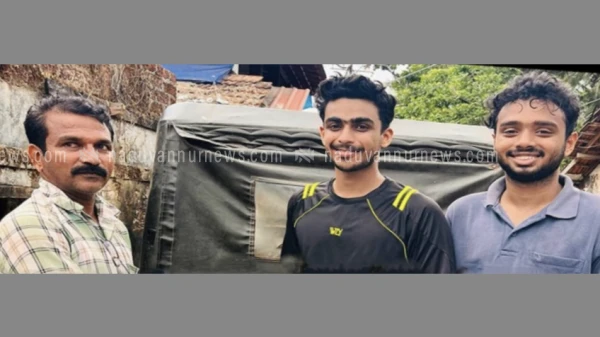  വീണു കിട്ടിയ ബാഗും പണവും ഉടമസ്ഥന് തിരിച്ചു നൽകി മാതൃകയായി ഓട്ടോ തൊഴിലാളി