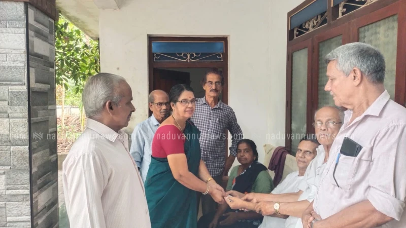 കിടപ്പ് രോഗിക്ക് സഹായ ഹസ്തവുമായി സീനിയർ സിറ്റിസൺസ് ഫോറം