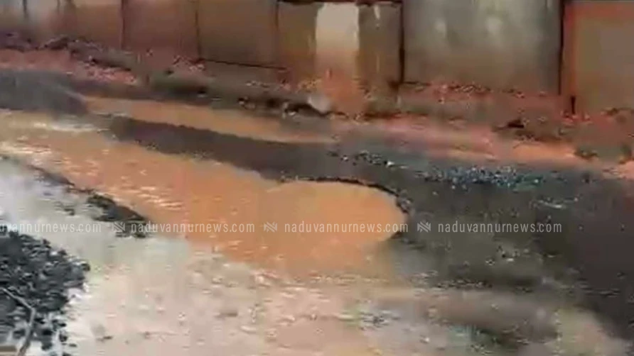 സർവീസ് റോഡ് വിള്ളൽ തിക്കോടിയിലും