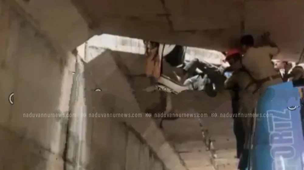  കൊയിലാണ്ടി -മുത്താമ്പി റൂട്ടിൽ ഓവർ ബ്രിഡ്ജിന്റെ വിടവിൽ സ്‌കൂട്ടർ യാത്രികൻ കുടുങ്ങി