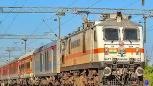 
                        റെയിൽവേ  ട്രാക്കിൽ വീണ്ടും മരം വീണു, ട്രെയിനുകൾ വൈകിയോടുന്നു