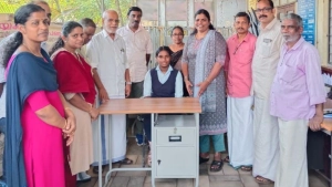 പട്ടികജാതി വിദ്യാർത്ഥികൾക്ക് പഠനമേശയും കസേരയും വിതരണം ചെയ്തു പട്ടികജാതി വിദ്യാർത്ഥികൾക്ക് പഠനമേശയും കസേരയും വിതരണം ചെയ്തു