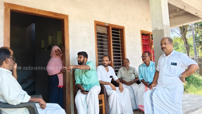  കളക്ടർ ജനങ്ങളെ വെല്ലുവിളിക്കുന്നു; നാഷണൽ ജനതാദൾ 