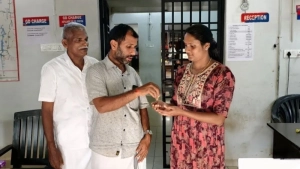 കളഞ്ഞു കിട്ടിയ രണ്ട് പവൻ സ്വർണാഭരണം തിരിച്ചു നൽകിചെങ്ങോട്ടുകാവ് സ്വദേശി മാതൃകയായി