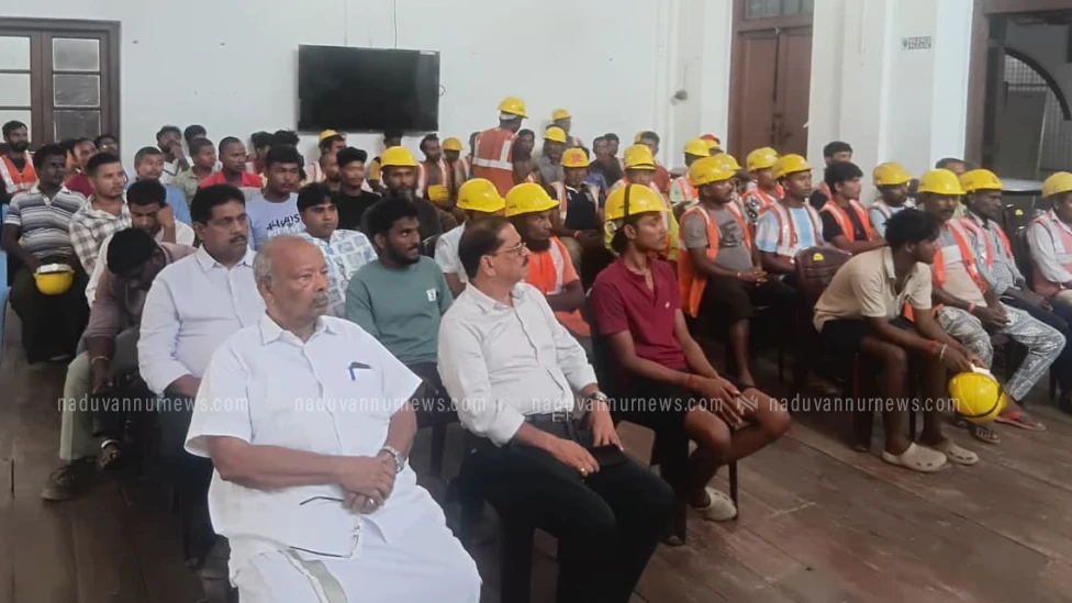 കോഴിക്കോട് അതിഥി തൊഴിലാളികൾക്ക് സുരക്ഷാ ക്ലാസ് നടത്തി 