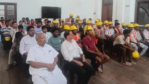 കോഴിക്കോട് അതിഥി തൊഴിലാളികൾക്ക് സുരക്ഷാ ക്ലാസ് നടത്തി 