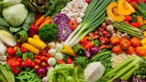 പച്ചക്കറി വില കുതിച്ചുയരുന്നു; ആശ്വാസമായി ഉള്ളിയും തക്കാളിയും