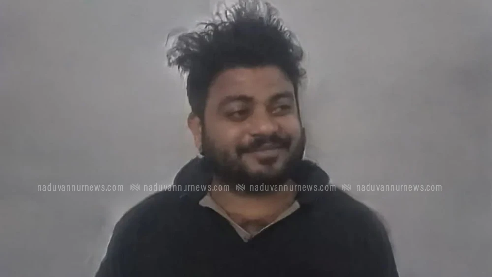 
                                    തെരുവത്ത് കടവ് കാഞ്ഞിക്കാവ് റോഡിൽ വച്ചാണ് ഇയാളെ പിടിച്ചത്